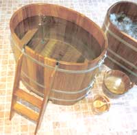 Saunatauchbecken (Saunatauchbottich) , Whirlwanne, Aufgusseimer (Aufgusskübel) und Fußbadewanne